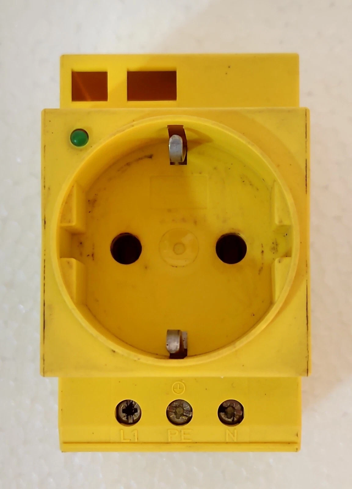 admin/uploads/uploads/phoenix contact sd dsclaye socket pcs_1.webp